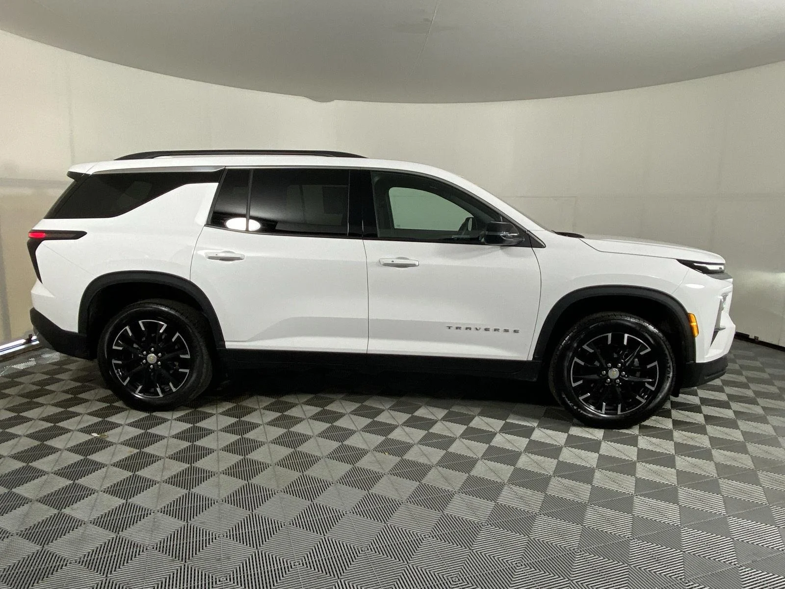 Used 2025 Summit White Chevrolet LT image 10