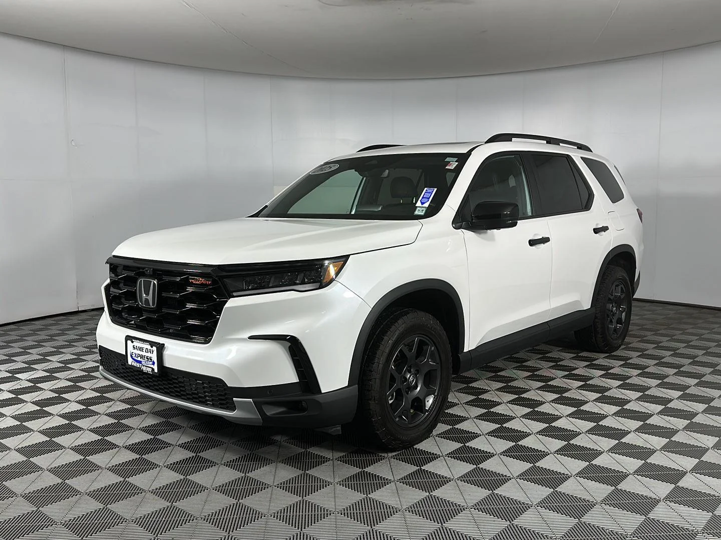 Used 2025 Platinum White Pearl Honda TrailSport image 5