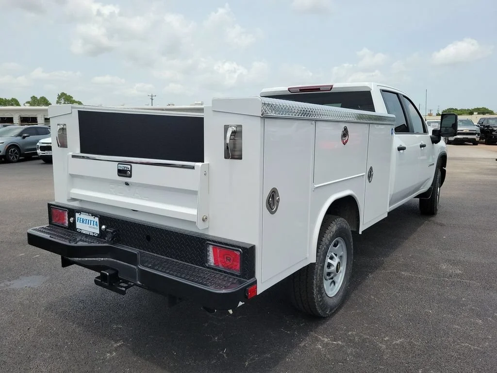 New 2026 Summit White Chevrolet WT image 11