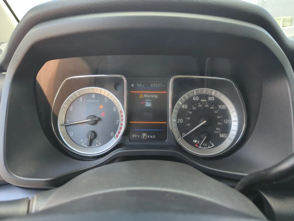 Used 2019 White Nissan S image 38