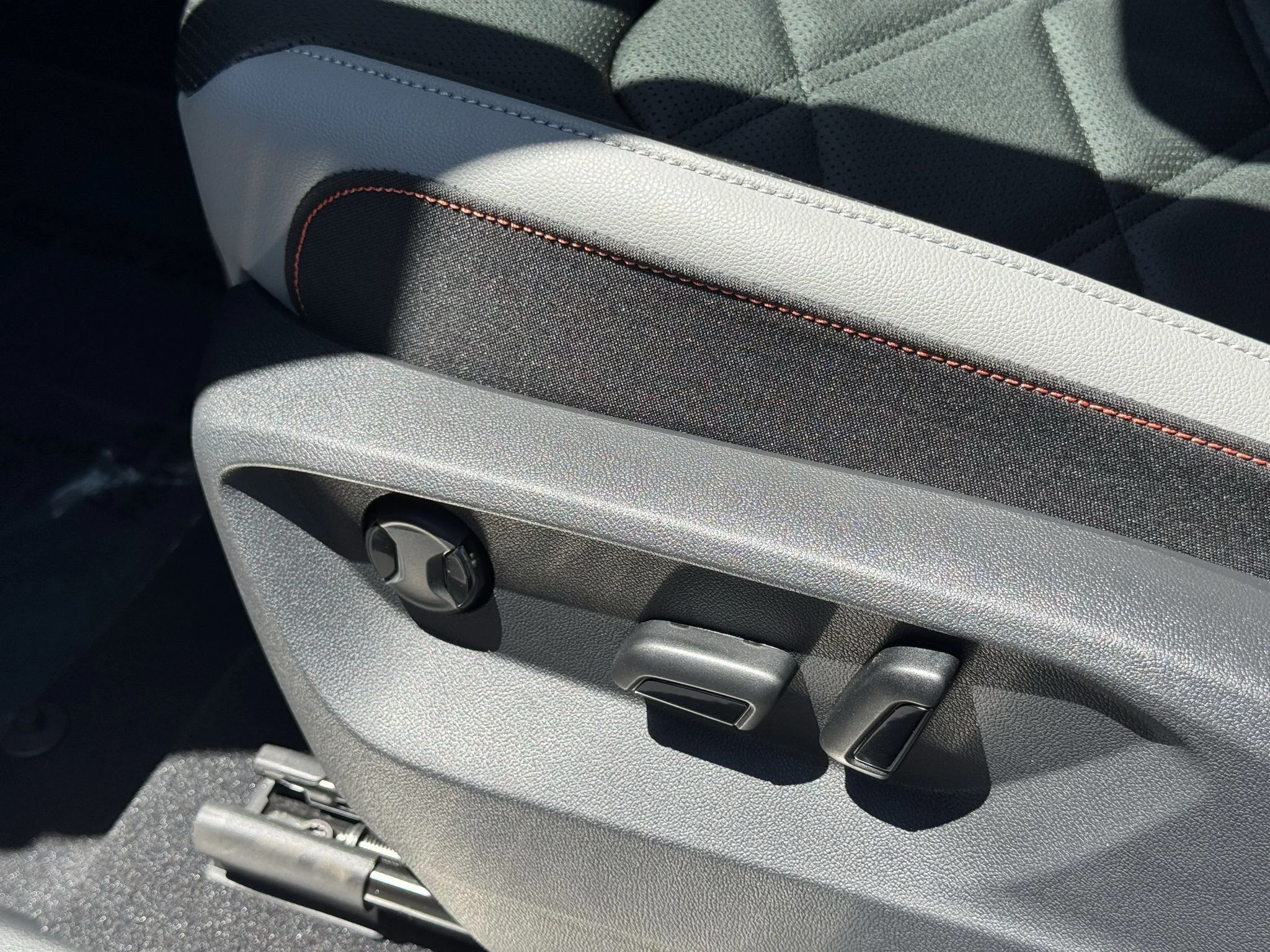 New 2026 Pure Gray Volkswagen 2.0T Peak Edition image 15