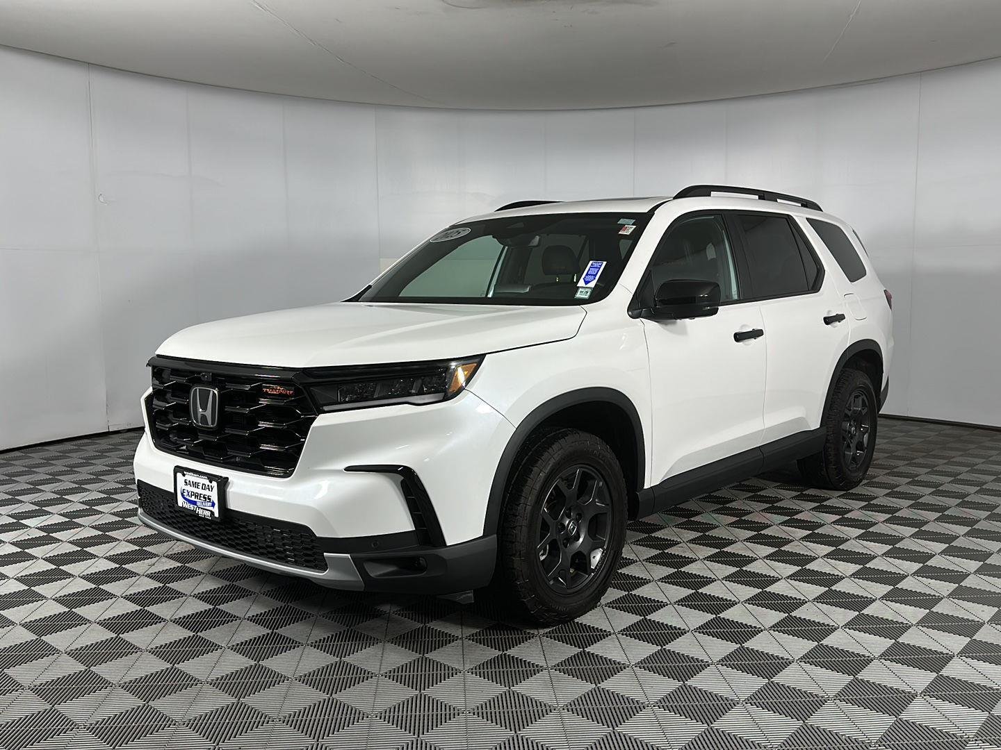 Used 2025 Platinum White Pearl Honda TrailSport image 5