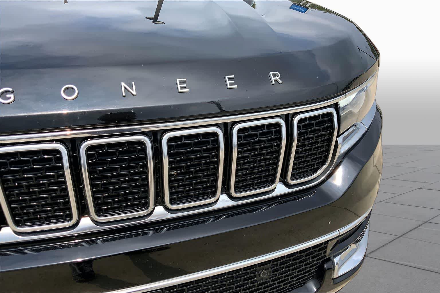 Used 2024 Diamond Black Crystal Pearlcoat Jeep Series II image 29