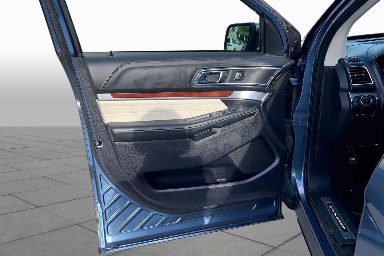 Used 2019 Blue Ford Platinum image 22
