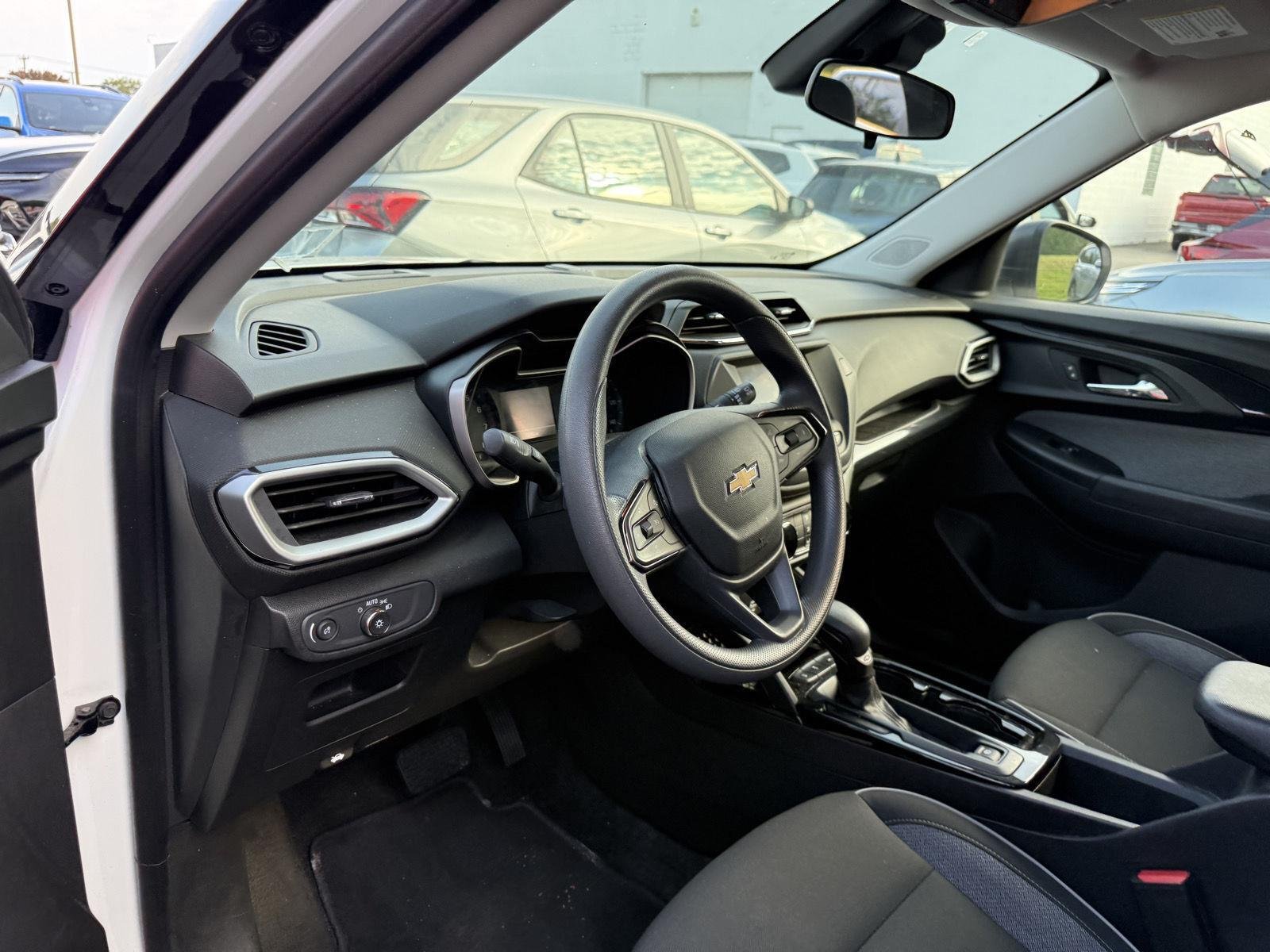 Used 2023 Summit White Chevrolet LS image 5