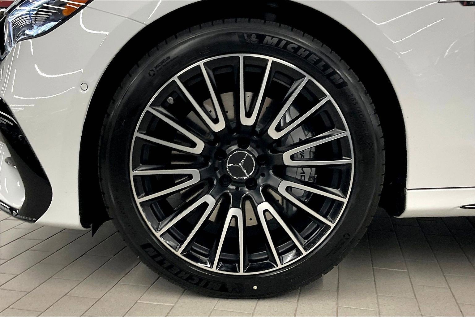 New 2026 MANUFAKTUR Moonlight White Metallic Mercedes-Benz AMG® E 53 E 4MATIC+ Sedan image 24
