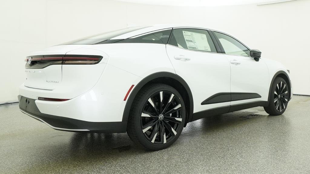 New 2026 Oxygen White Toyota Platinum image 18