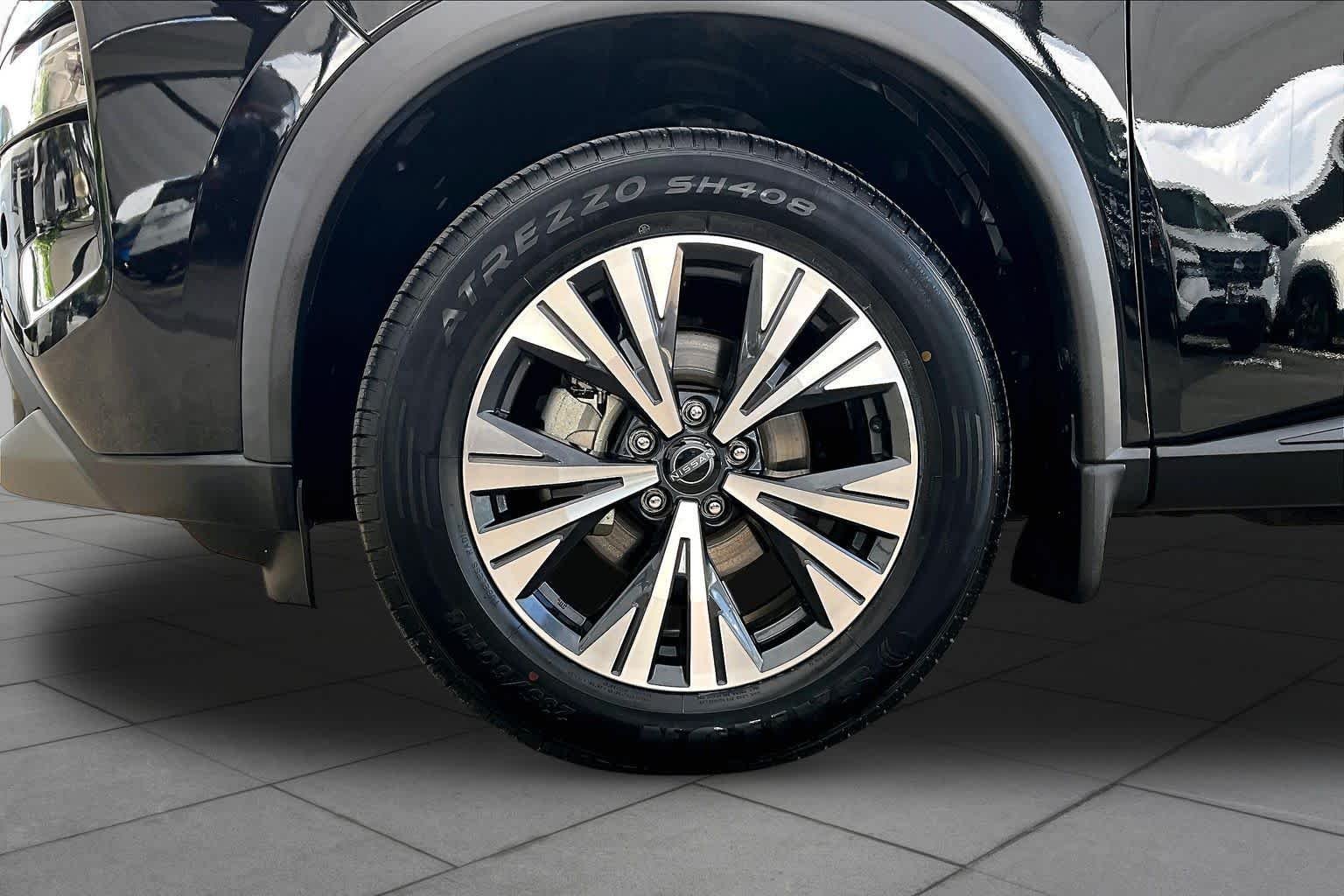 Used 2023 Super Black Nissan SV image 11