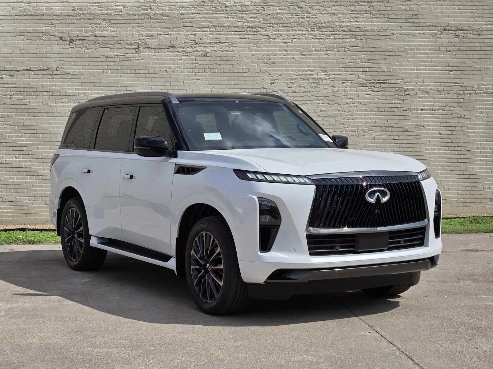 New 2026 2T RADIANT WHIT INFINITI Autograph 4WD image 2
