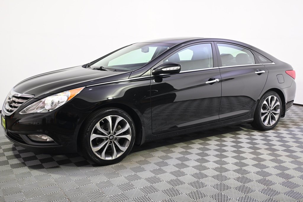 Used 2013 Hyundai Sonata Limited with VIN 5NPEC4AB4DH605507 for sale in St. Louis Park, Minnesota