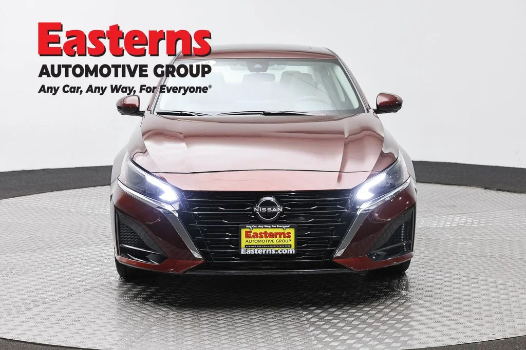 Used 2024 Red Nissan 2.5 SL image 2