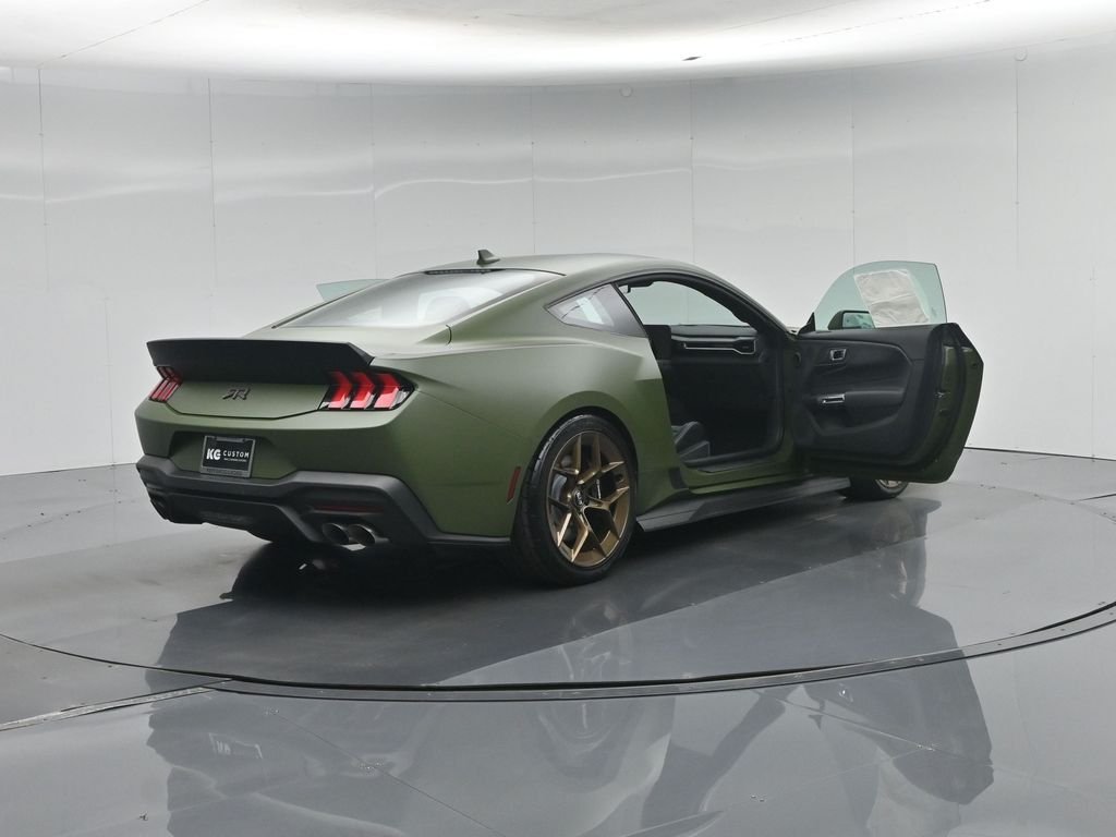 New 2026 Shadow Black Ford GT Premium image 32