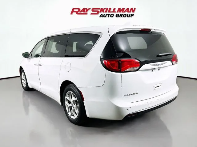 Used 2018 White Chrysler Touring Plus image 5