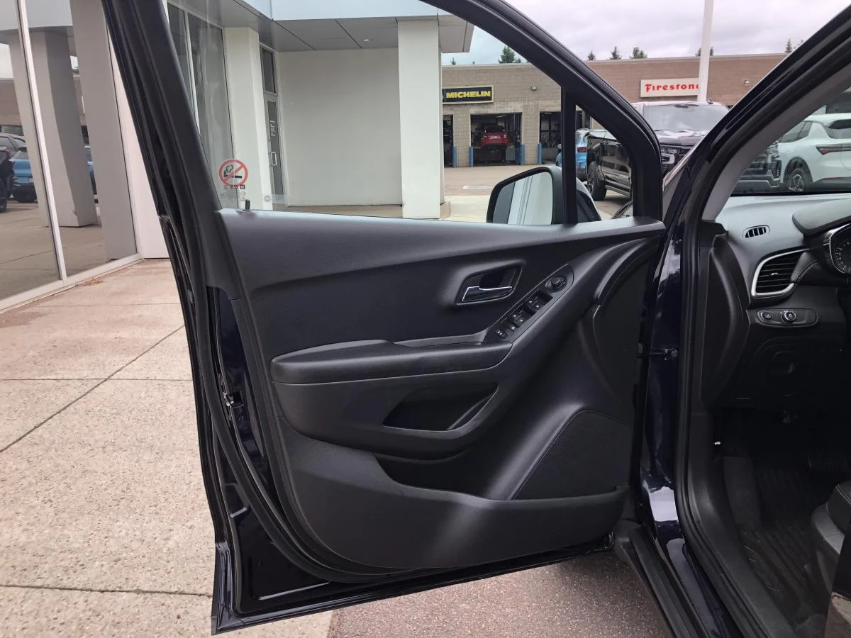 Used 2022 Blue Chevrolet Awd 4dr Lt image 11
