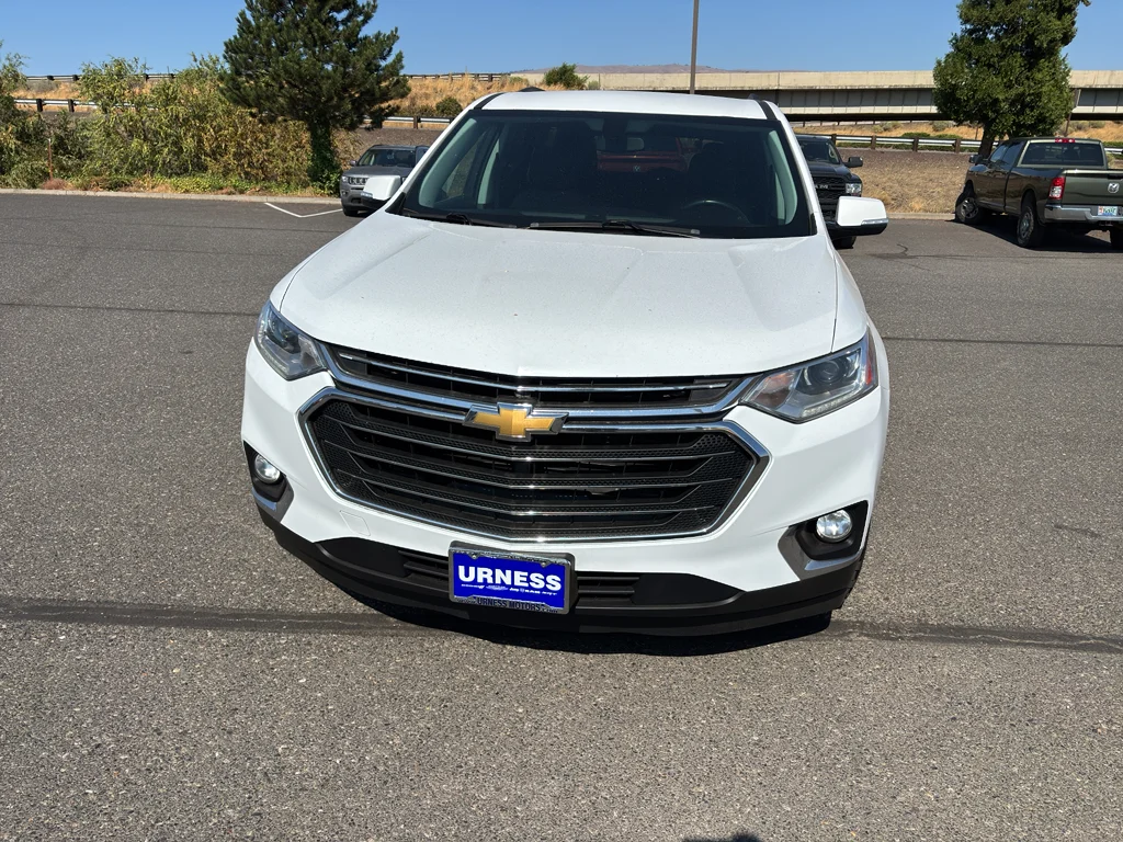 Used 2018 Summit White Chevrolet LT Cloth image 3