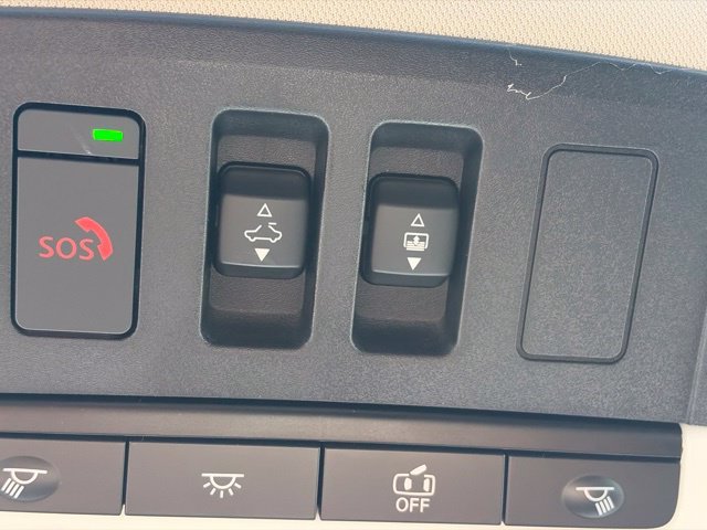 Used 2024 Gray Nissan Platinum image 39
