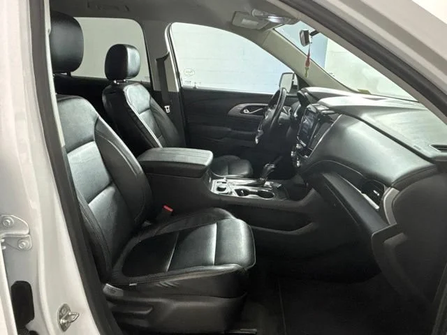Used 2018 SUMMIT WHITE Chevrolet LT Cloth image 31