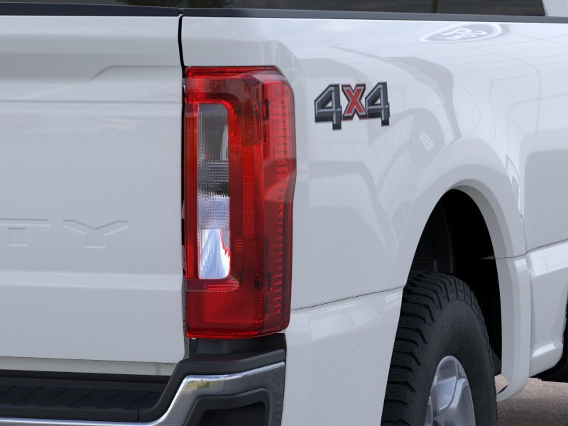New 2026 Oxford White Ford XLT image 21