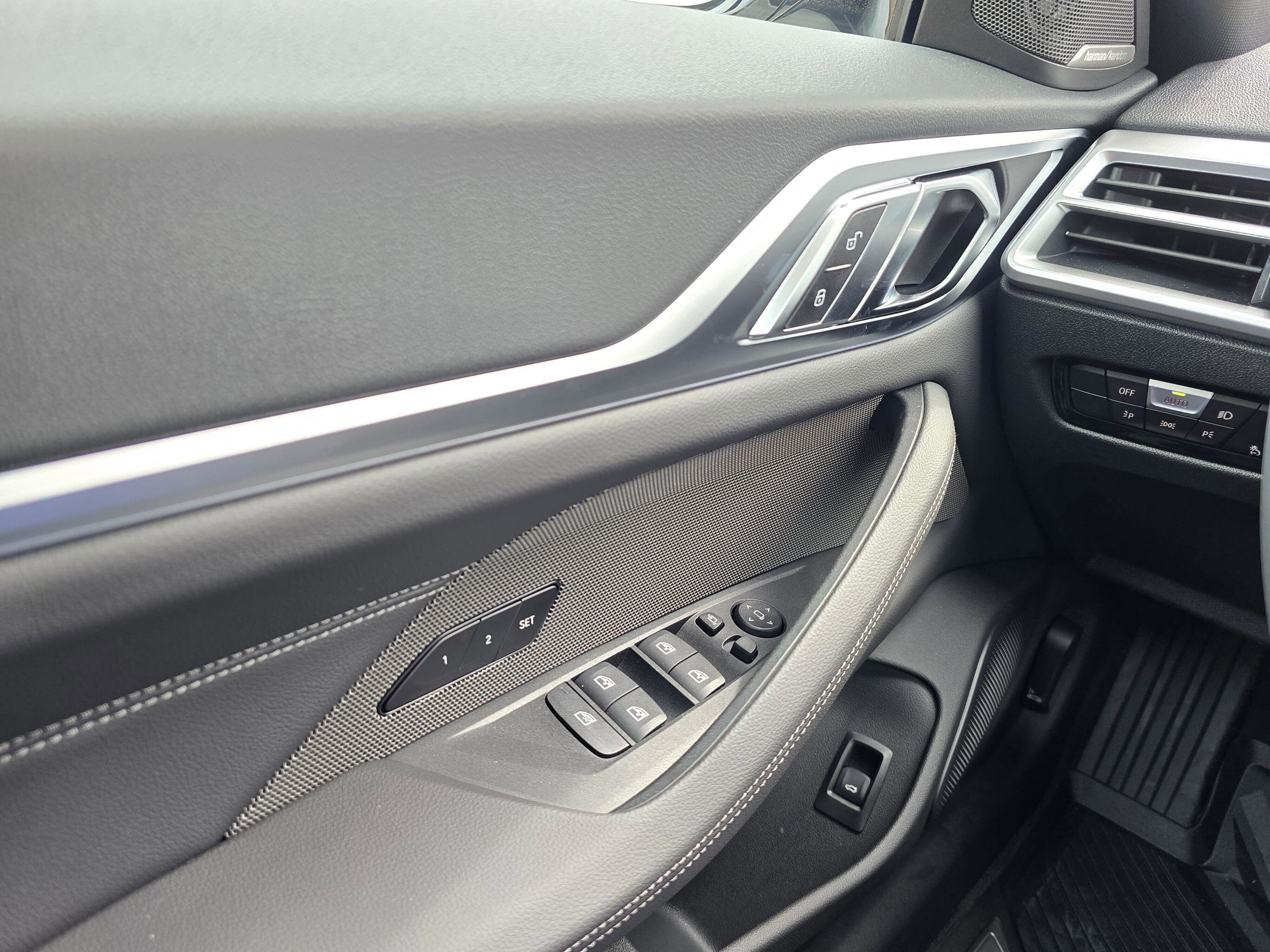 New 2026 Mineral White Metallic BMW xDrive40 image 29