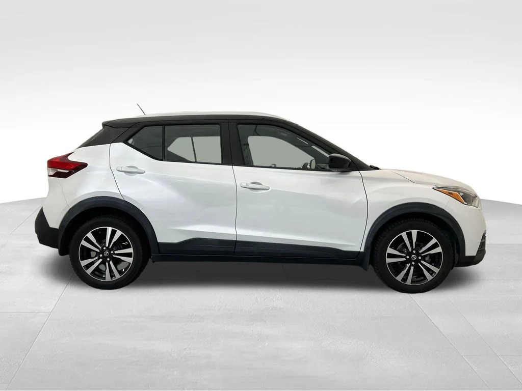 Used 2018 White Nissan SV image 6