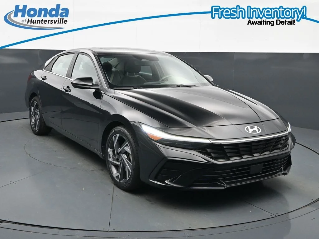 Used 2025 Abyss Black Hyundai SEL Convenience image 1