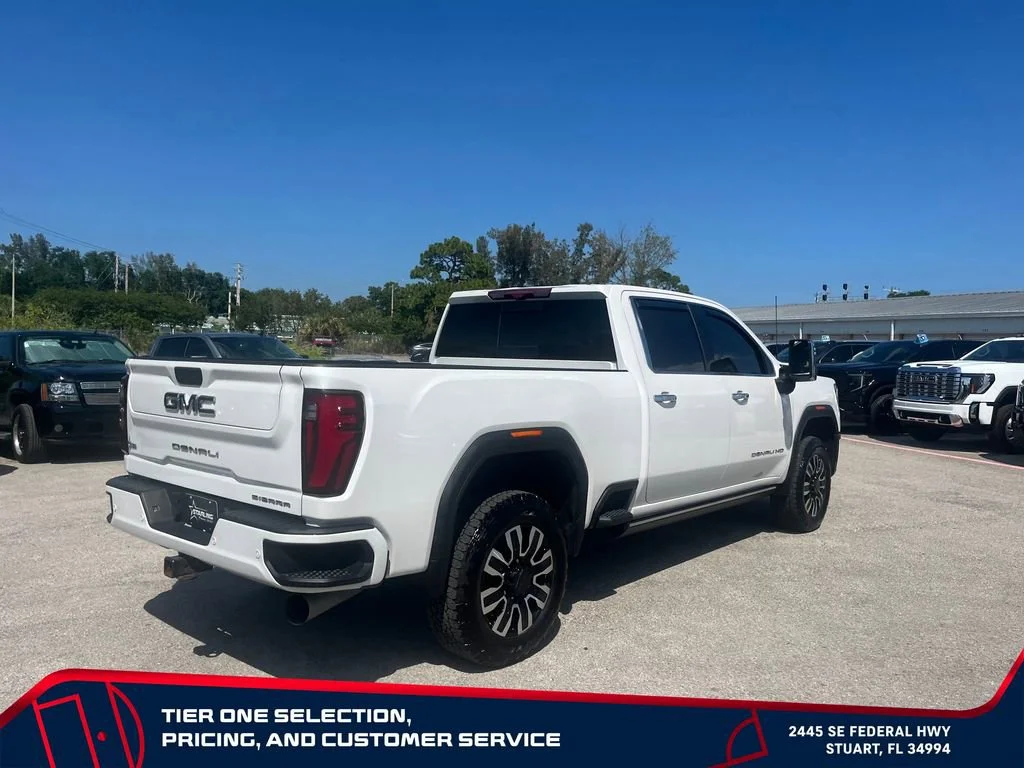 Used 2024 White Frost Tricoat GMC Denali Ultimate image 5