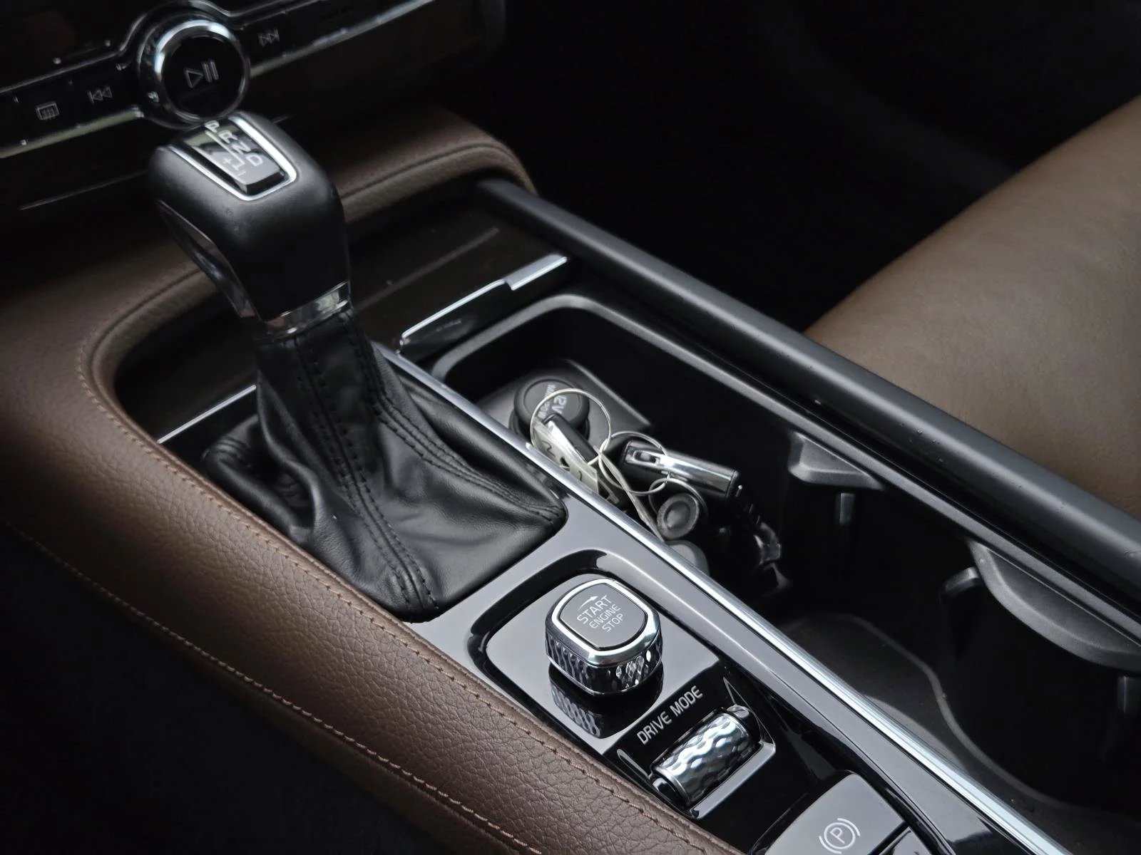 Used 2019 Gray Metallic Volvo Momentum image 24