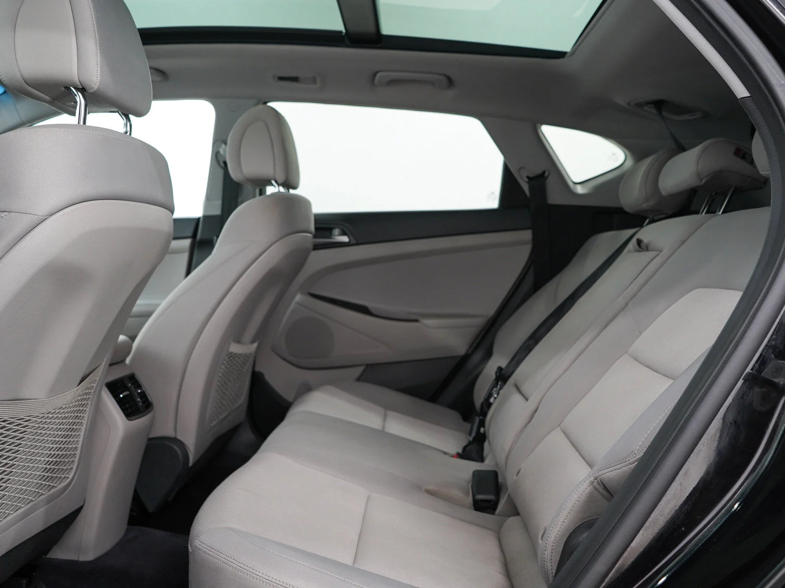 Used 2018 Black Noir Pearl Hyundai Value image 19