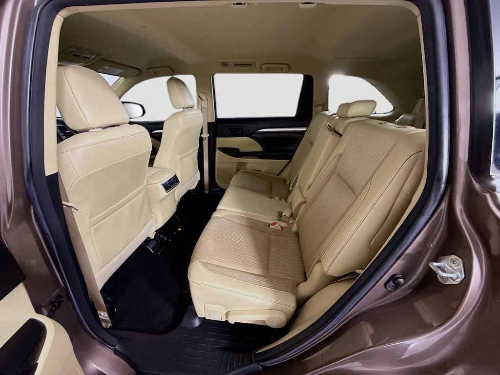 Used 2018 Walnut Toyota LE Plus image 21