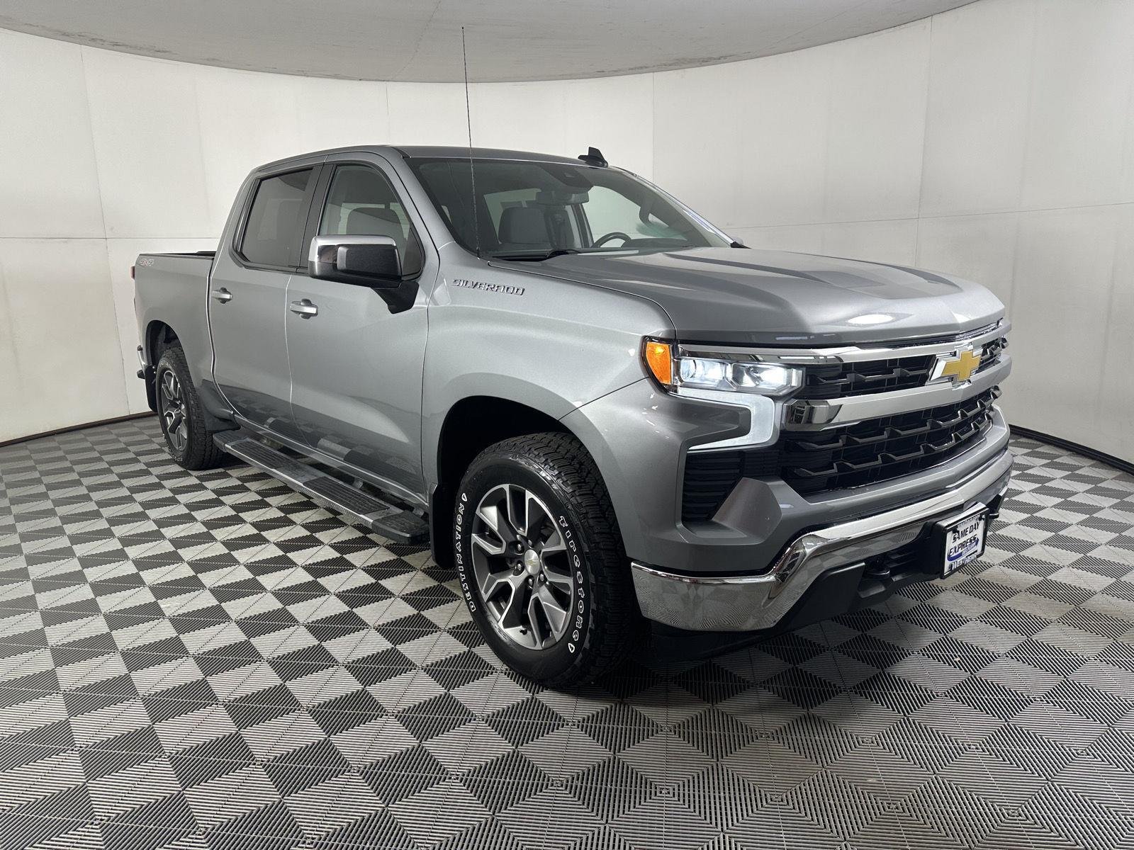 Used 2023 Sterling Gray Metallic Chevrolet LT image 13