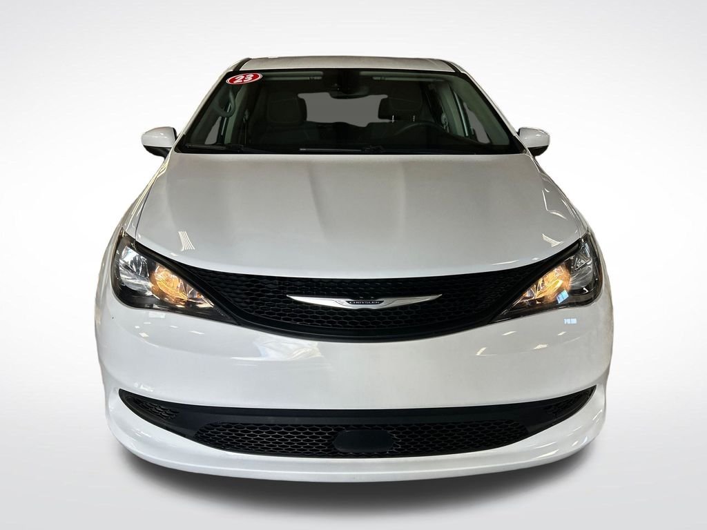 Used 2023 White Chrysler LX image 9