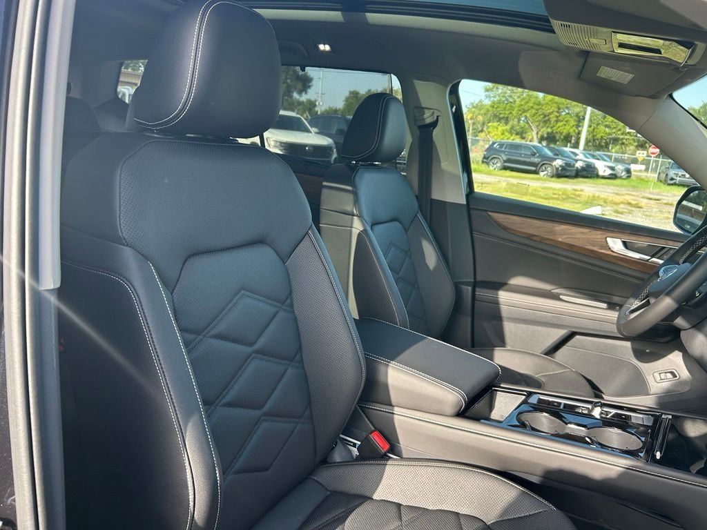New 2026 Black Volkswagen SE w/Technology image 29