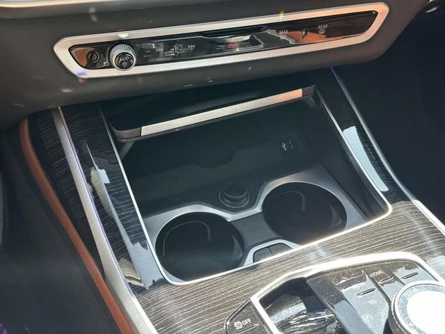 Certified Used 2025 Mineral White BMW M60i image 38