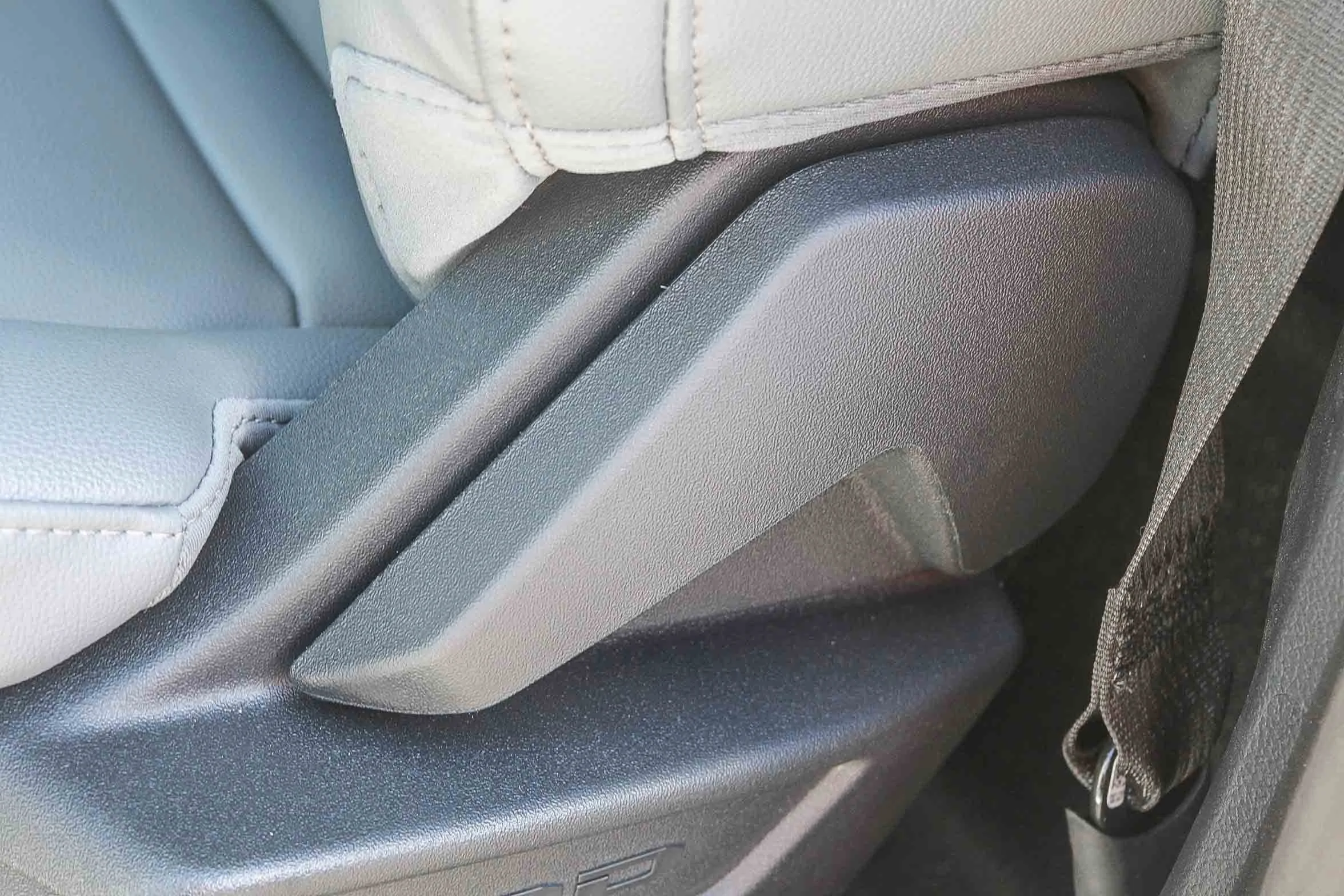 New 2026 Oxford White Ford F-250® XL image 23