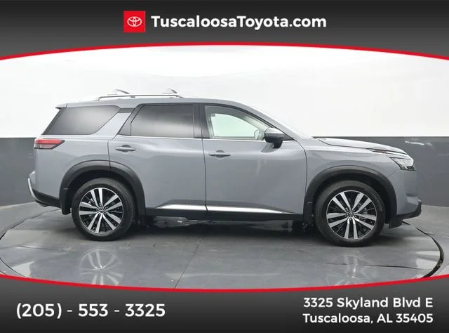 2025 Nissan Pathfinder Platinum 4WD's photo
