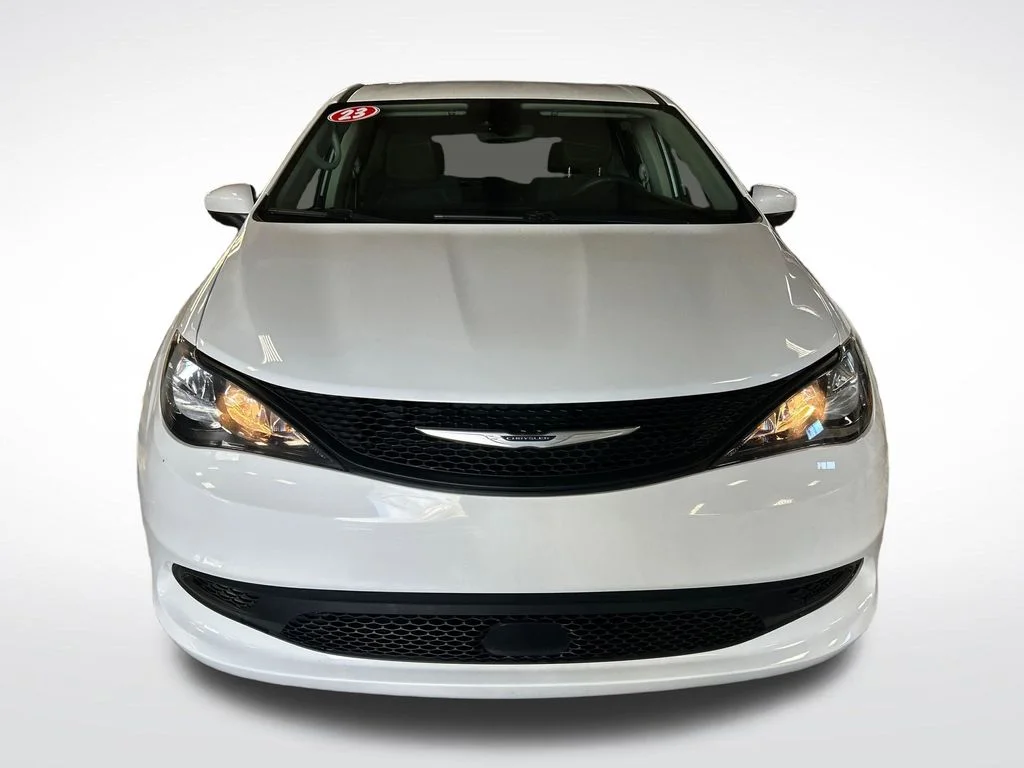 Used 2023 White Chrysler LX image 9