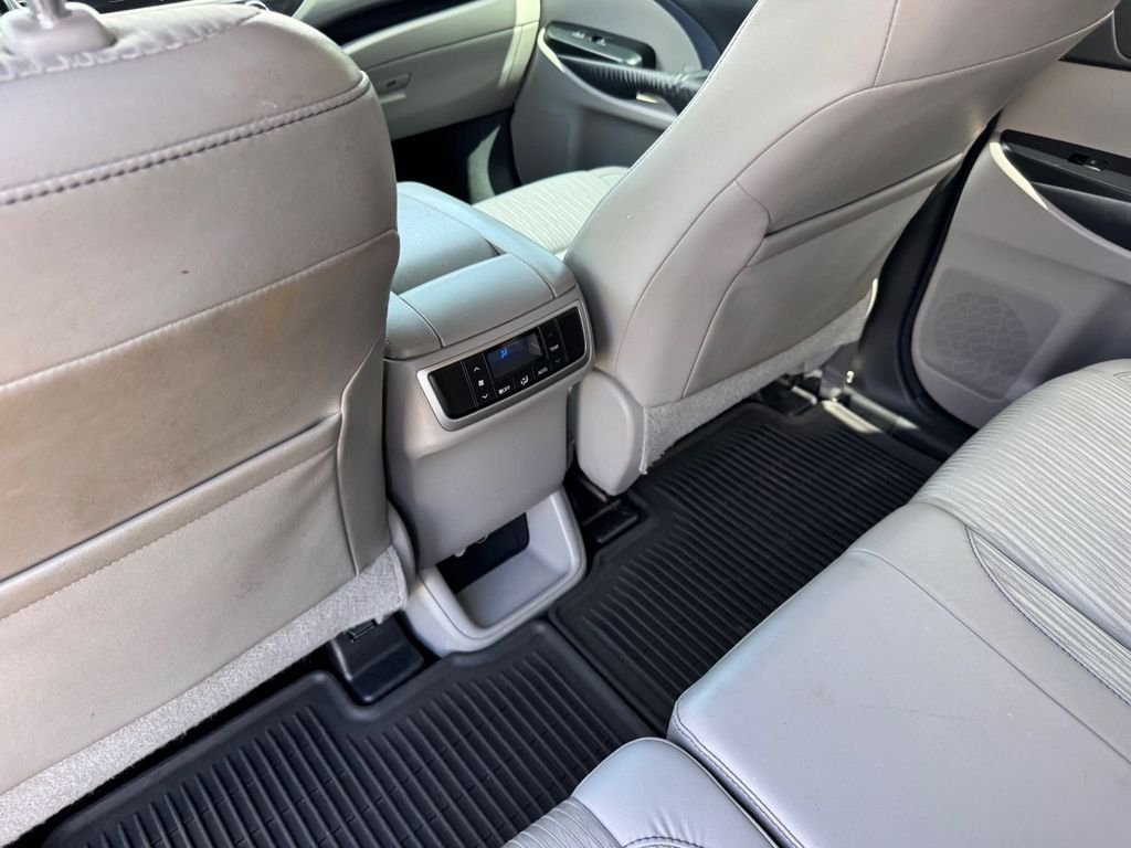 Used 2014 Silver Toyota LE Plus V6 image 12