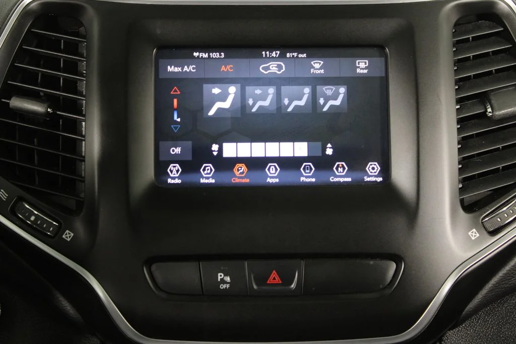 Used 2020 Gray Jeep Latitude Plus image 7