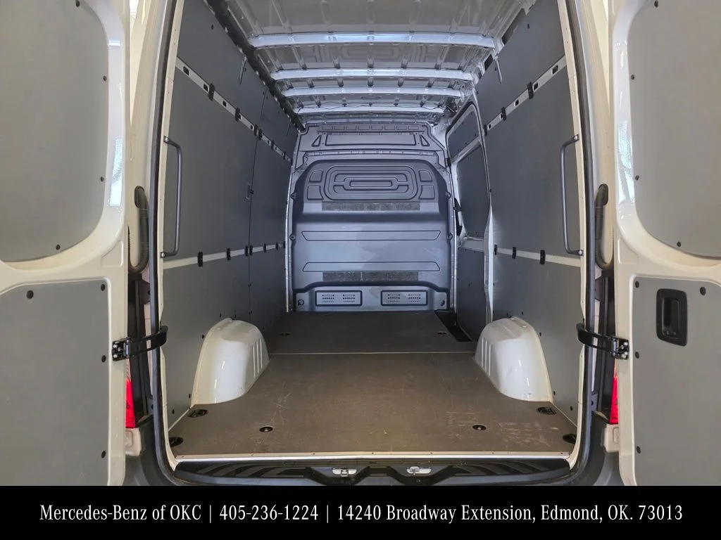 Used 2025 White Mercedes-Benz Cargo 144 WB image 17