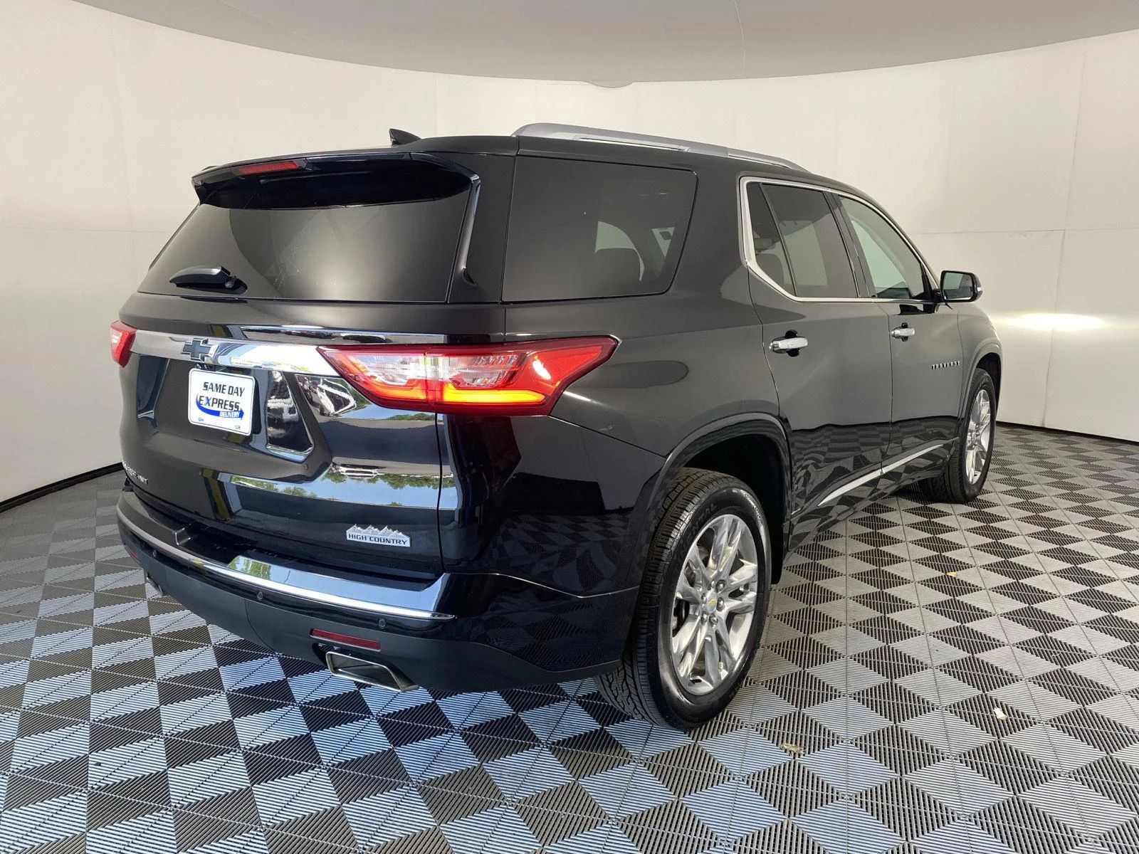 Used 2020 Mosaic Black Metallic Chevrolet High Country image 9