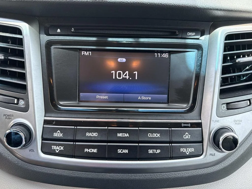 Used 2017  Hyundai Sport image 29