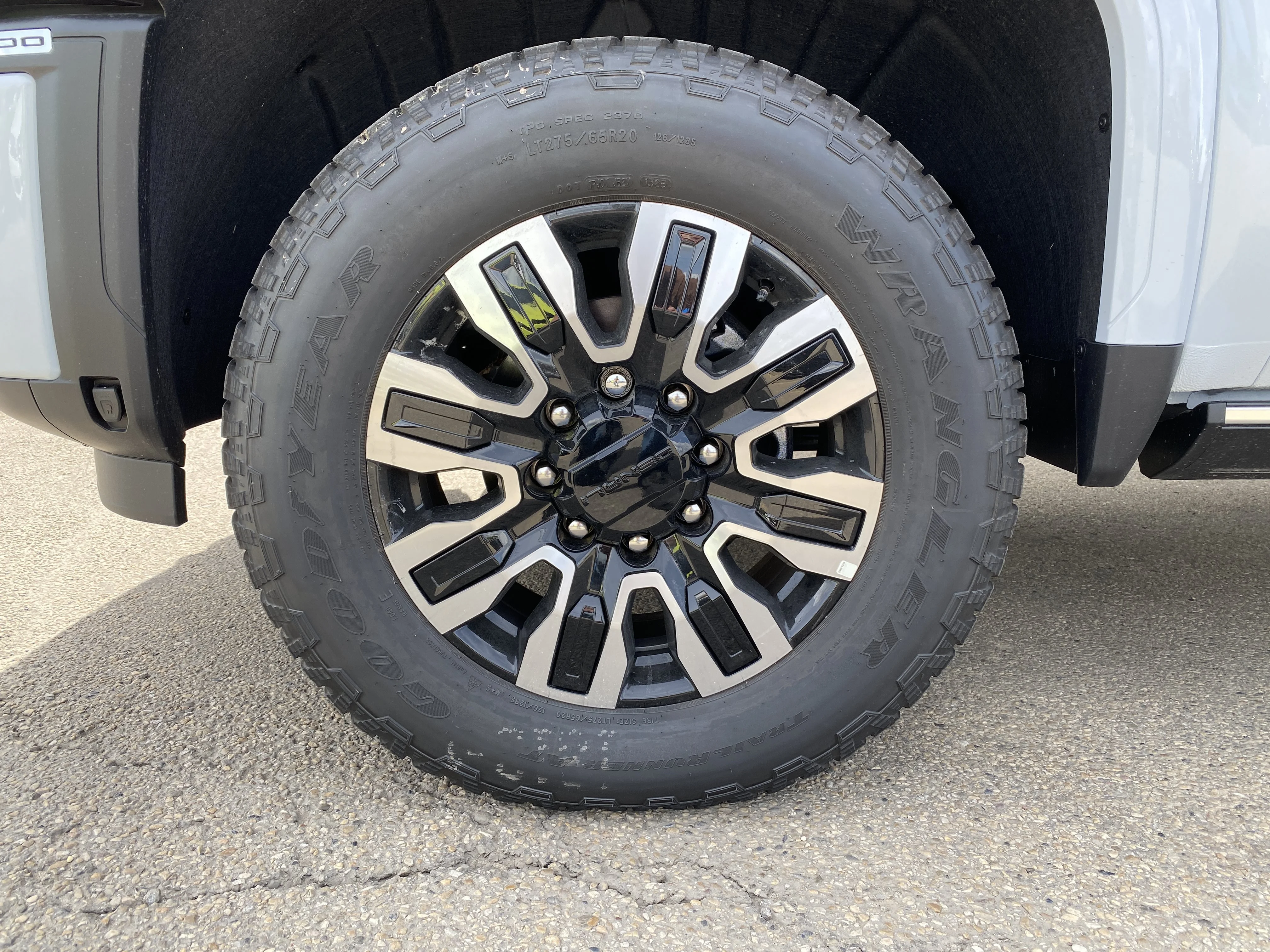 New 2026 GLACIER WHITE TRICOAT GMC Denali Ultimate image 12