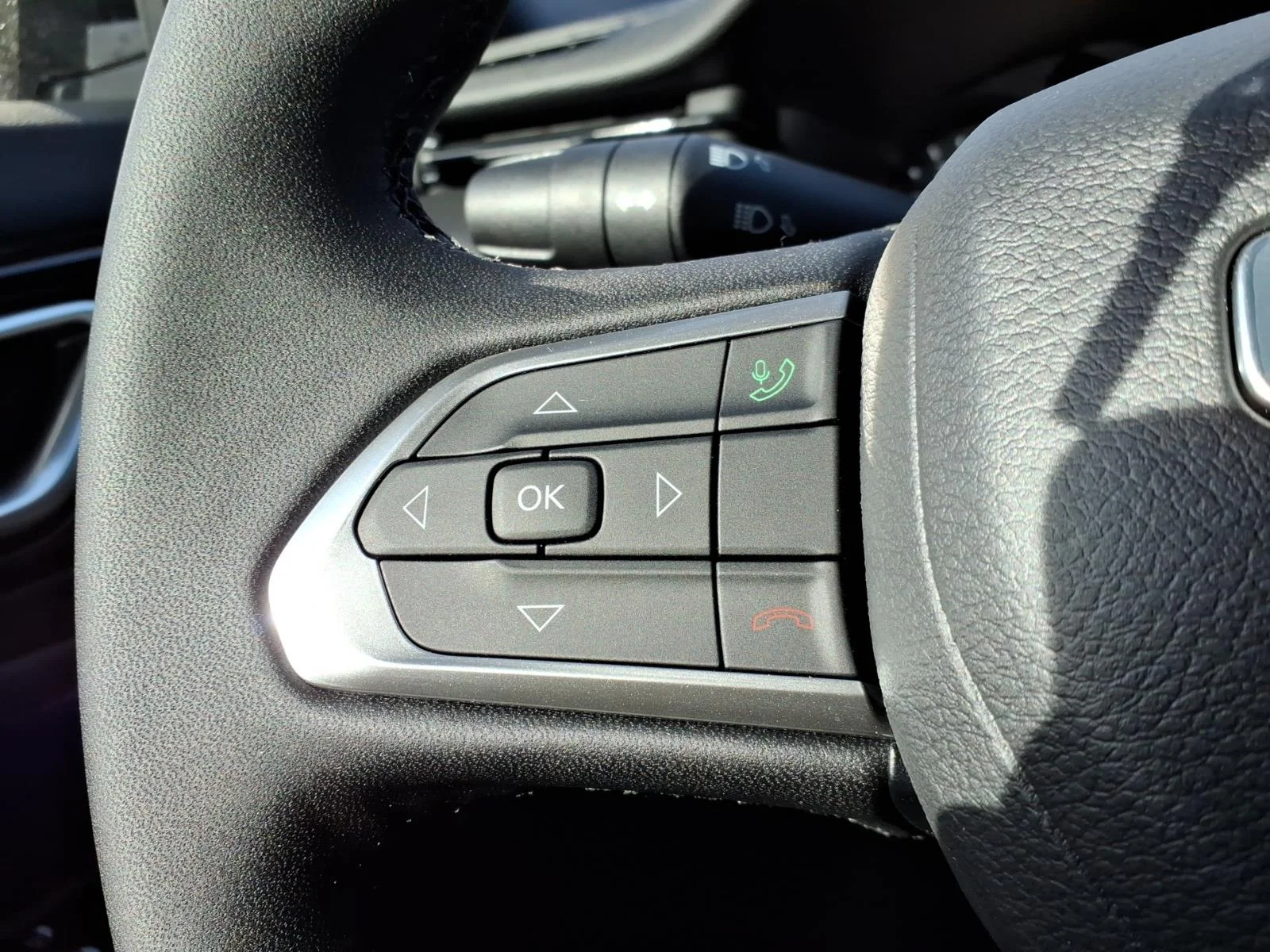 New 2026 Bright White Clearcoat Jeep Latitude image 10