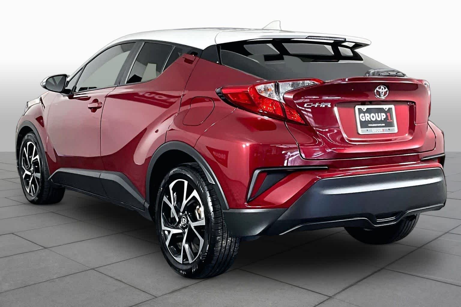 Used 2018 Iceberg/Ruby Flare Pearl Toyota XLE image 11