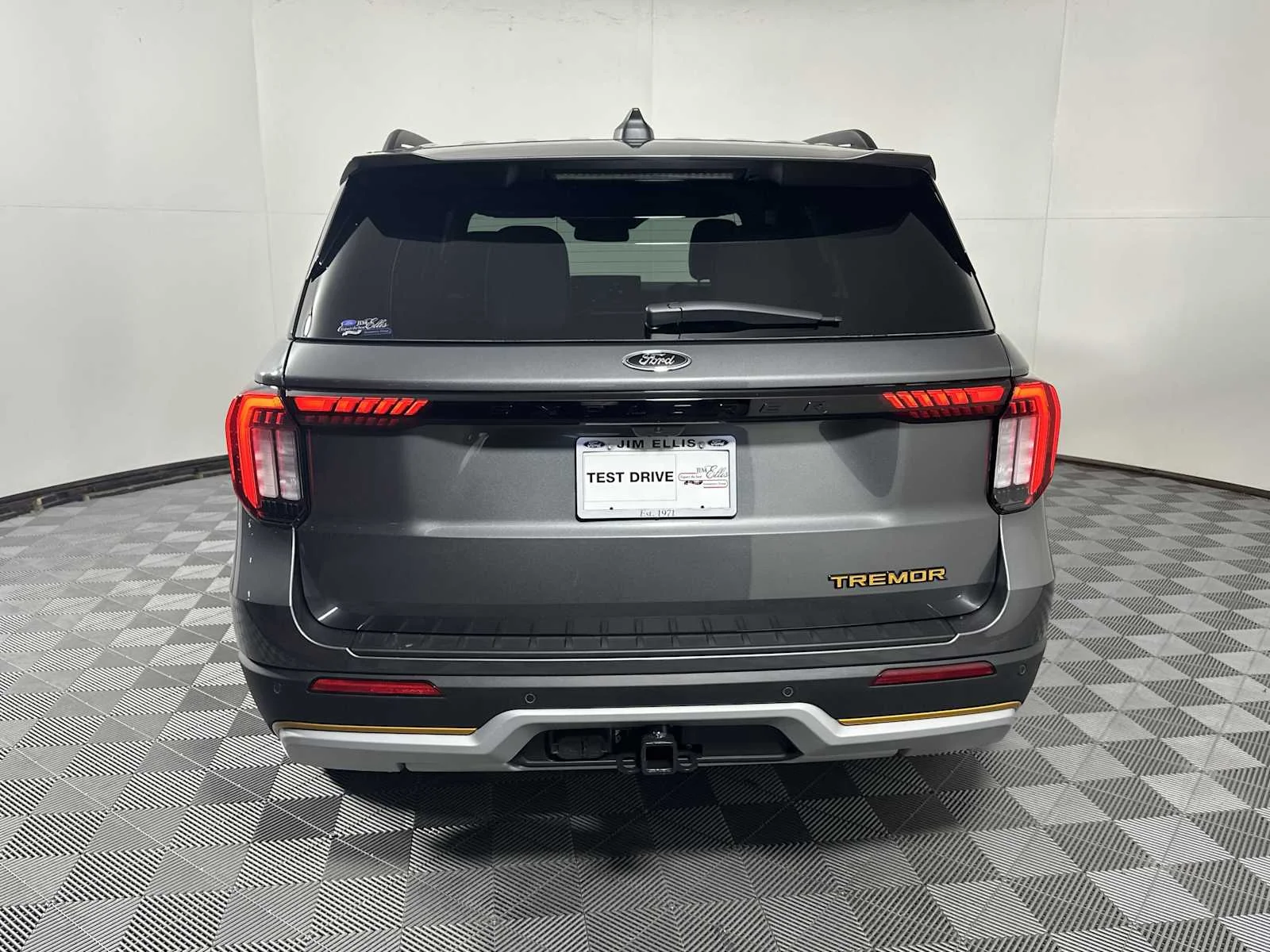New 2026 Carbonized Gray Metallic Ford Tremor image 7