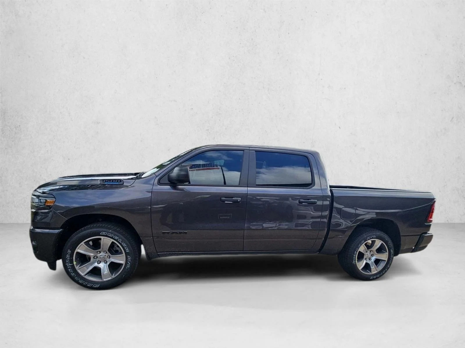 New 2027 Granite Crystal Metallic Clearcoat Ram Express image 5