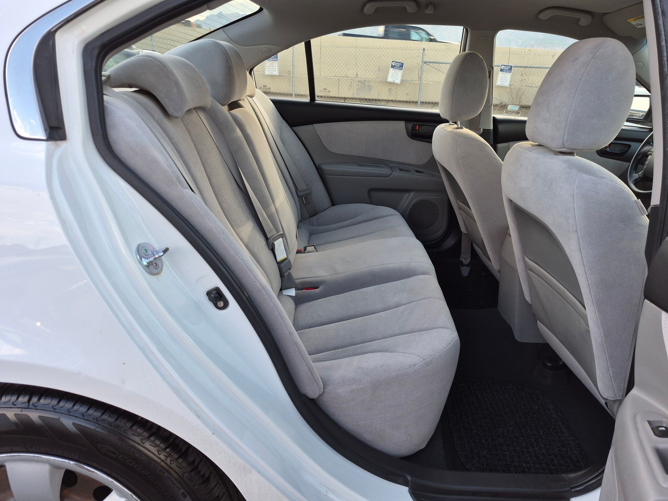 Used 2010 White Kia LX image 28