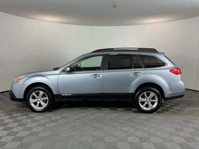 Used 2013 Silver Subaru 2.5i Premium image 8
