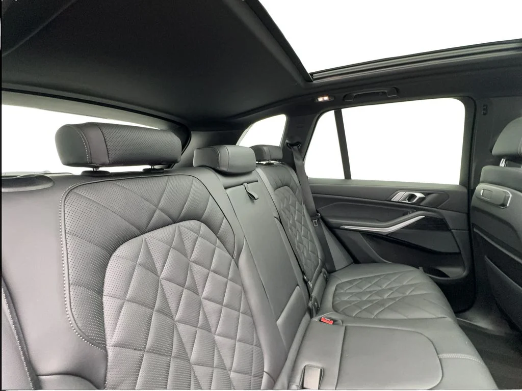 Used 2025 Black BMW sDrive40i image 27