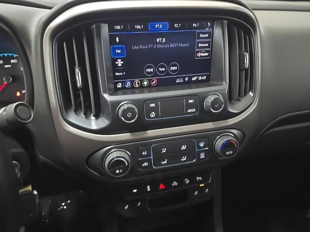 Used 2022 Summit White GMC AT4 w/Leather image 24